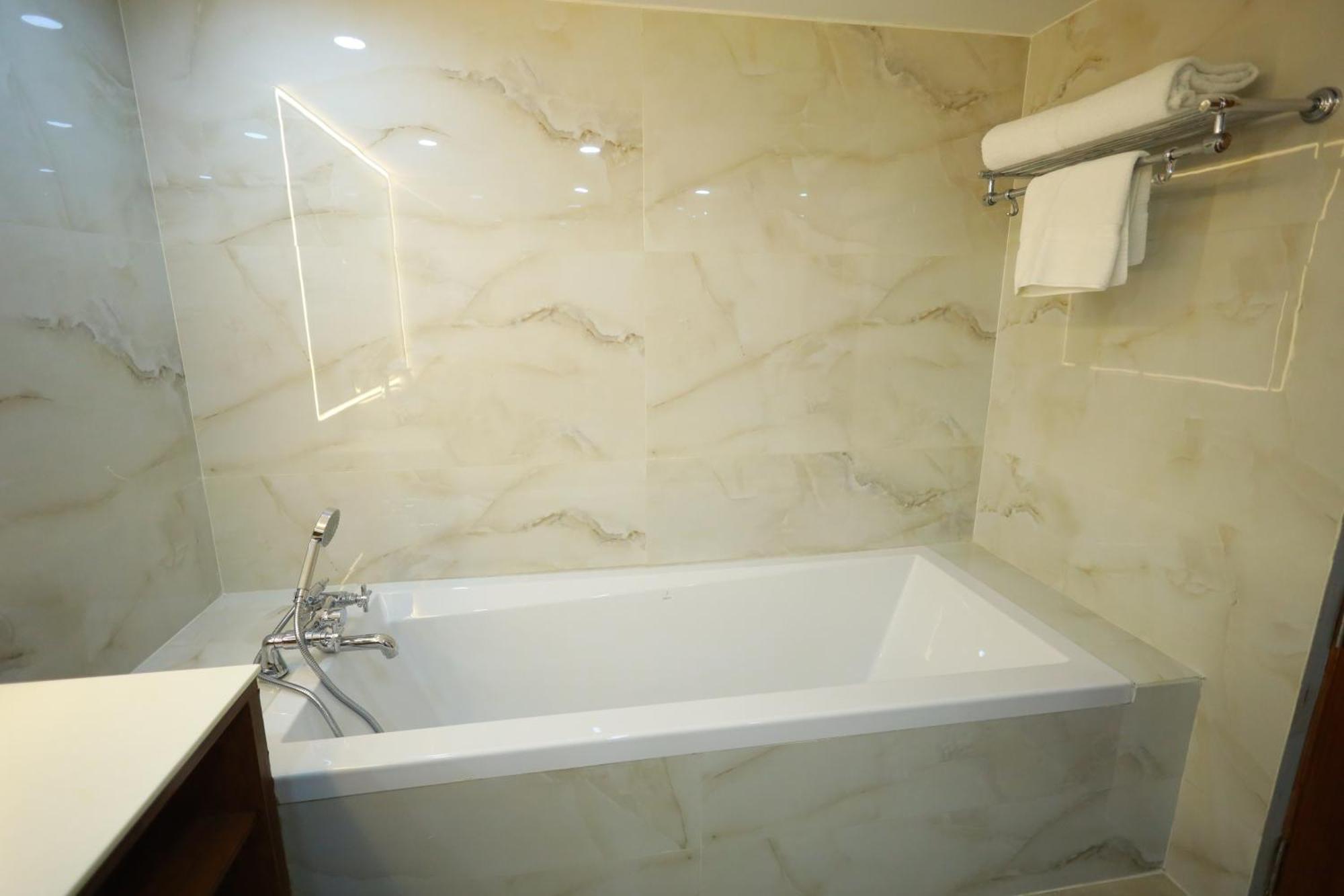 Saj Luciya -A Classified 4 Star Hotel Thiruvananthapuram Exterior foto